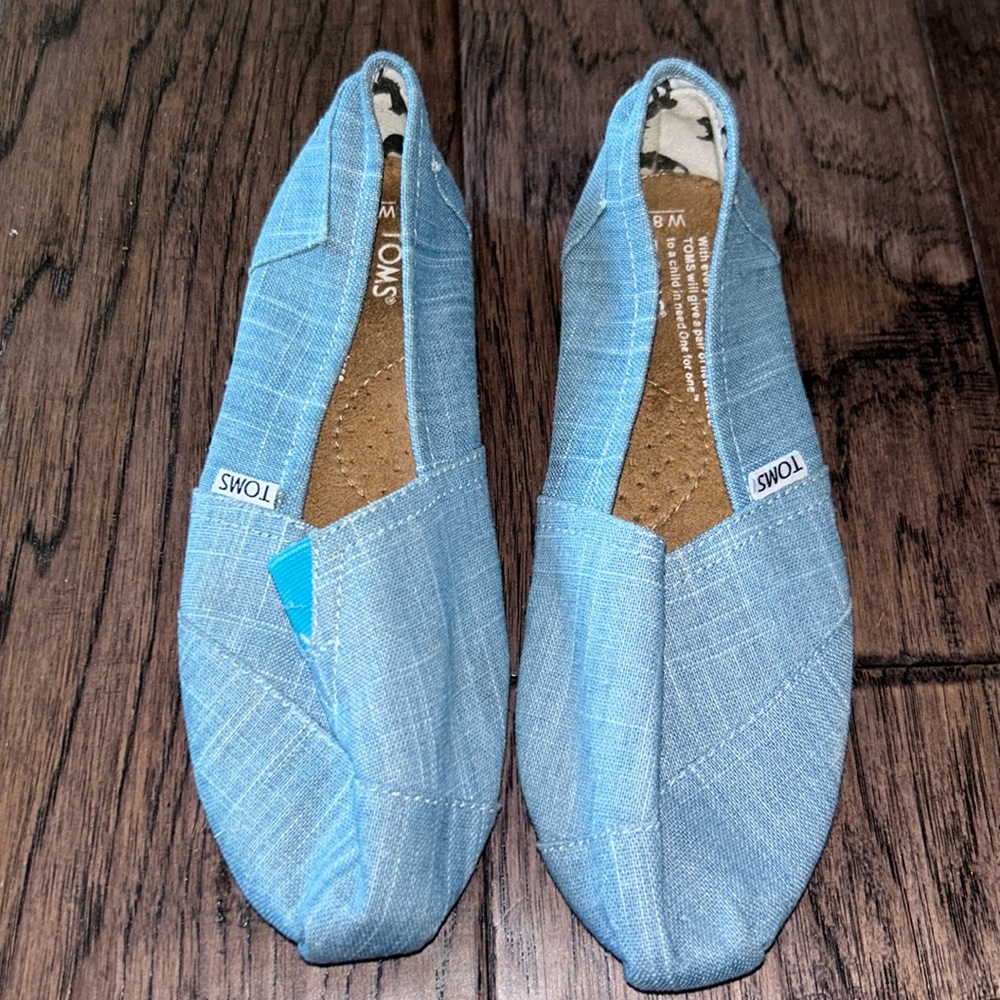 Super Cute Toms sz 8 in a Beautiful Blue Linen Colour